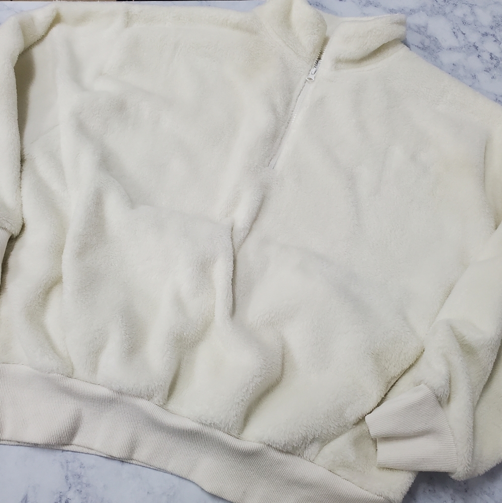 NY&C Plush White Sweatshirt